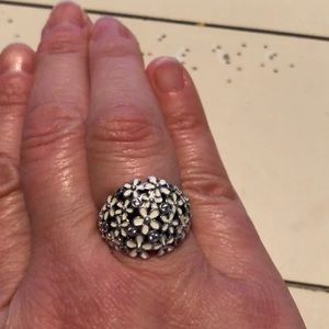 Pandora daisy ring